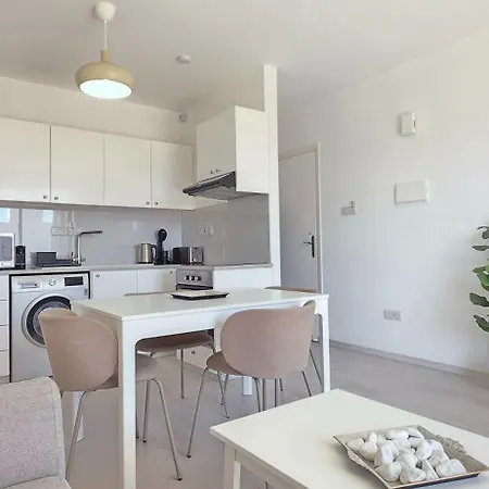 Apartment White Aura By Staycom Paphos