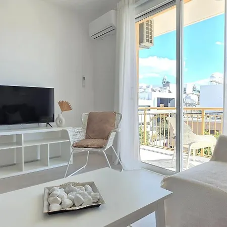 White Aura By Staycom Apartment *